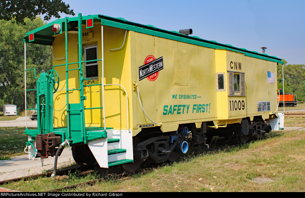 CNW 11009 Caboose